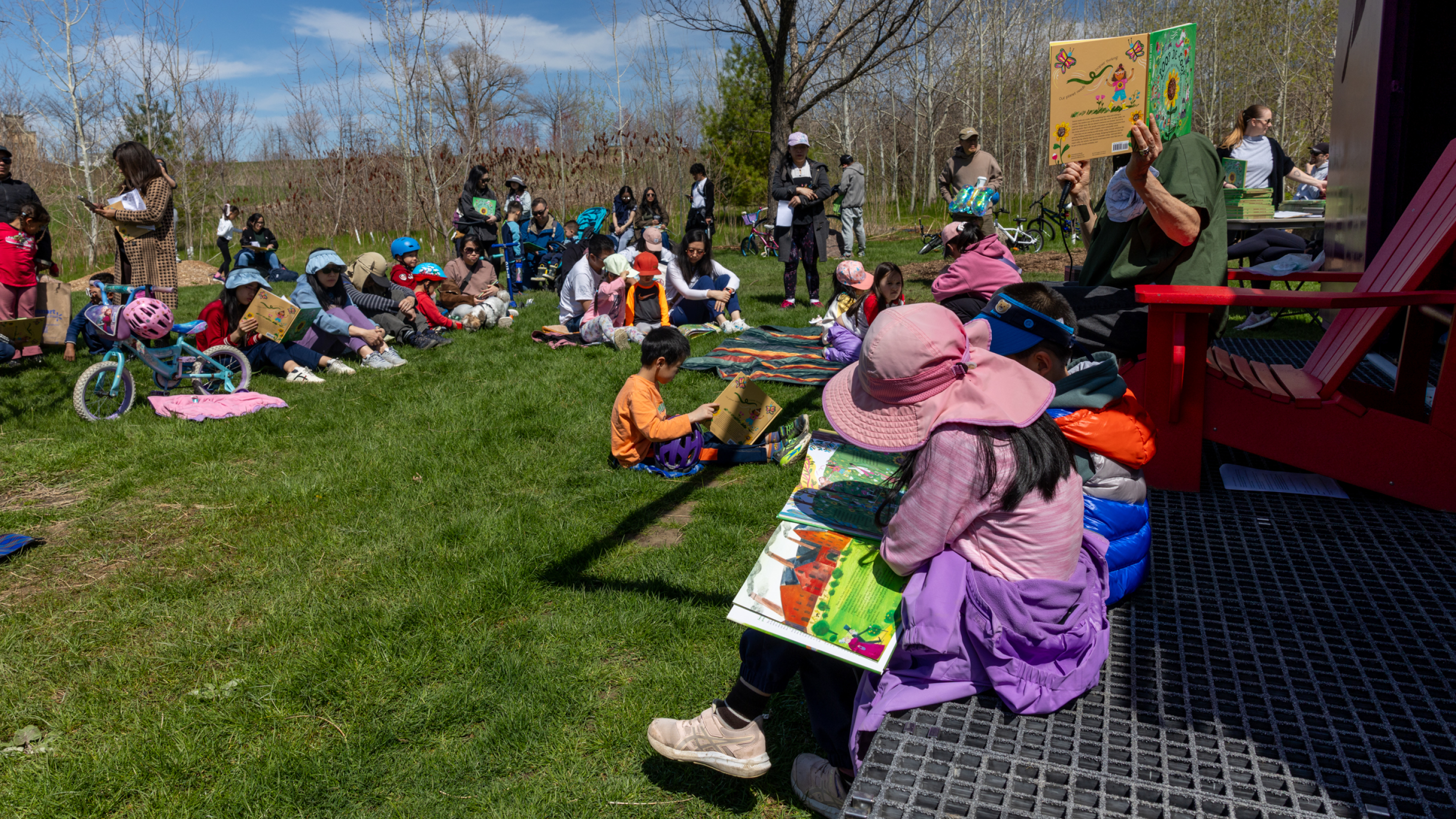kids reading outdoors